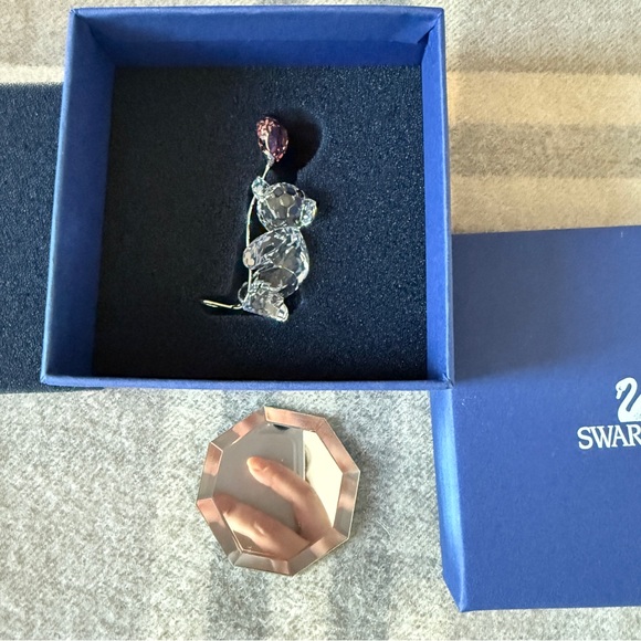 Swarovski Crystal bear with heart balloon - Picture 4 of 4